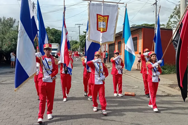 Patriotismo y tradición marcan desfiles patrios en Managua