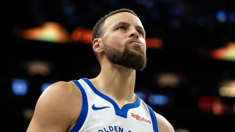 A falta de extensión, Stephen Curry firma 10 años con Li-Ning