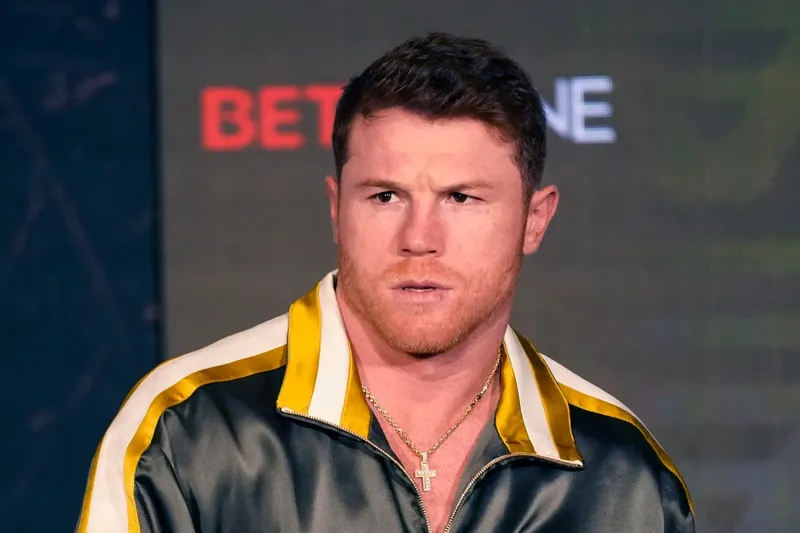 Canelo Álvarez demuestra su pasión por el Tri