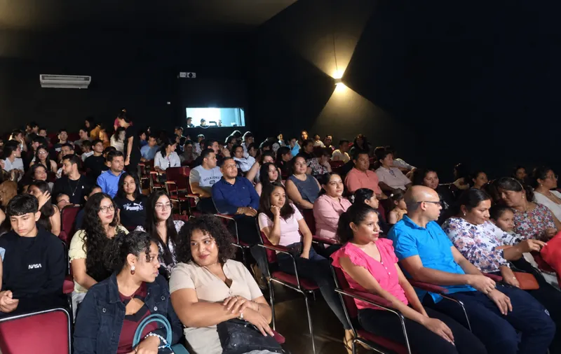 El Principito, un viaje teatral que invita a mirar con el corazón