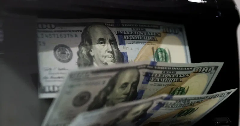 Dólar sube 1,1% tras disiparse el temor a que Warsh no subiera las tasas pese a presión de Trump