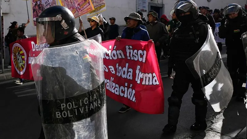 El Gobierno de Bolivia "busca generar una estabilidad social de facto" ante nuevas protestas, dice un experto