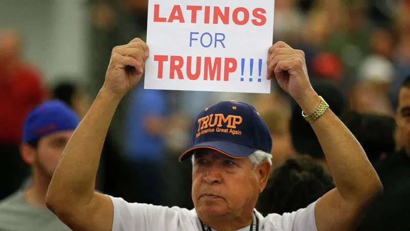 ¿Por qué los demócratas no logran atraer a los votantes latinos que se distancian de Trump?