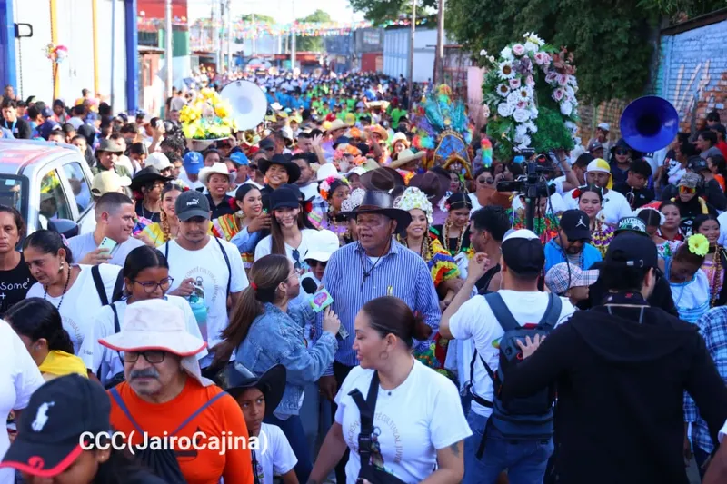 La tradicional Roza del Camino reúne a cientos de personas