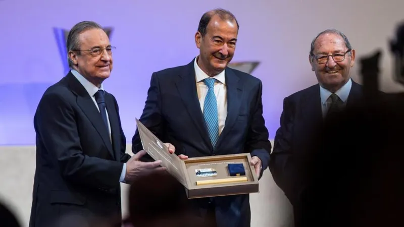 El vicepresidente Fernández de Blas y Pirri, representación del Madrid en el Clásico