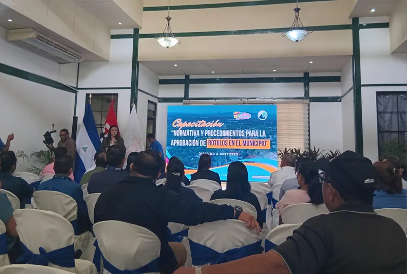 ALMA imparte Taller sobre Normativas para aprobación de Rótulos