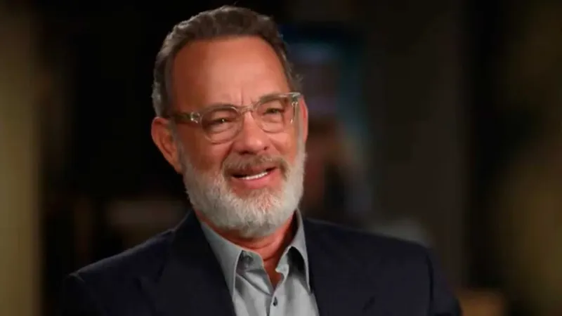Tom Hanks recomienda una miniserie de 5 episodios que considera "una de las mejores películas jamás hechas"