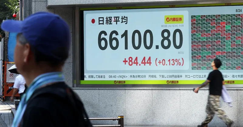 Las acciones y los bonos asiáticos suben mientras el petróleo prolonga su caída