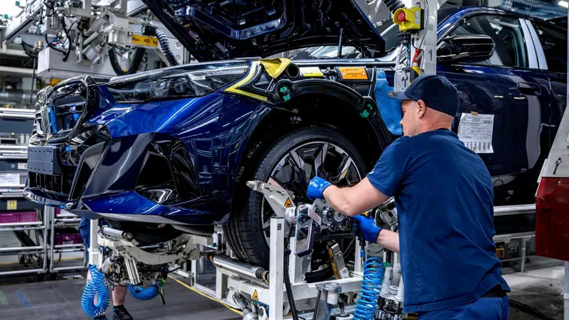 El mercado mundial del coche eléctrico va de extremos: Europa dispara las ventas, China pierde fuerza y EEUU busca recuperarse