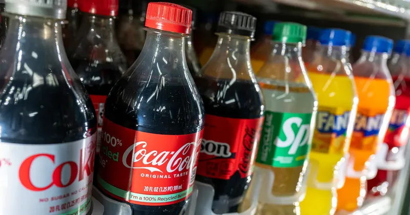 Coca-Cola eleva sus previsiones impulsada por el aumento de ventas durante el Mundial