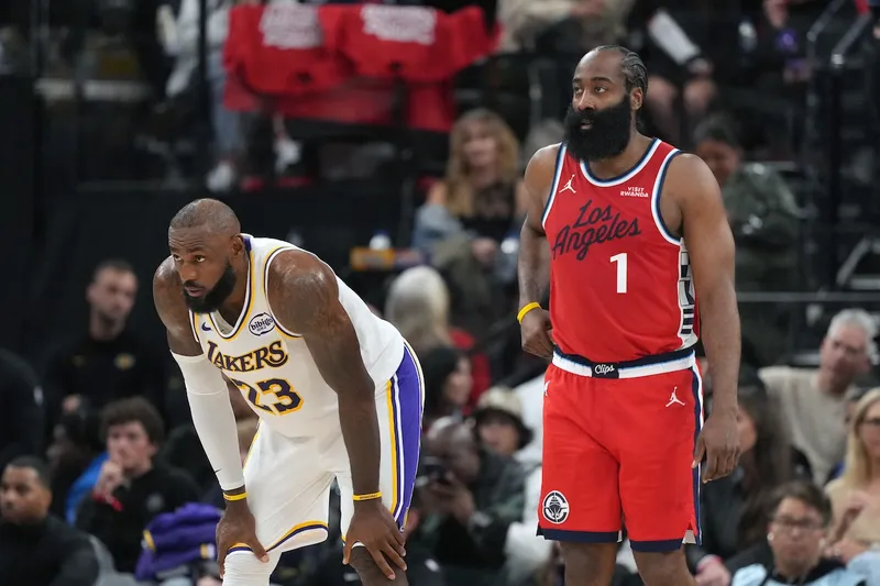 James Harden, cuarto de la historia en superar los 500 millones