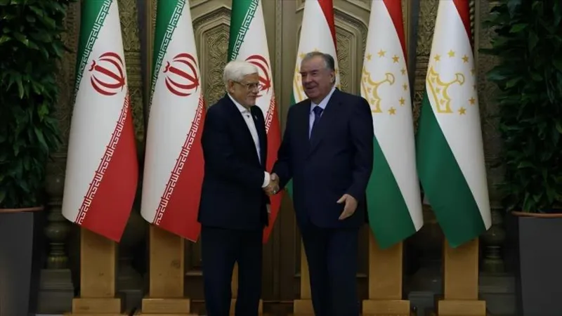 Irán y Tayikistán evalúan un corredor energético a través de Afganistán