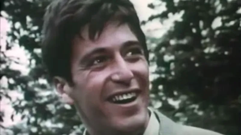 Hace 58 años, mucho antes de ser famoso, participó en la serie policiaca más transgresora. Hoy todo el mundo sabe quién es, ¿le reconoces?