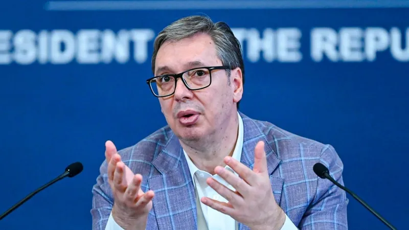 Vucic: La UE va rumbo al declive económico