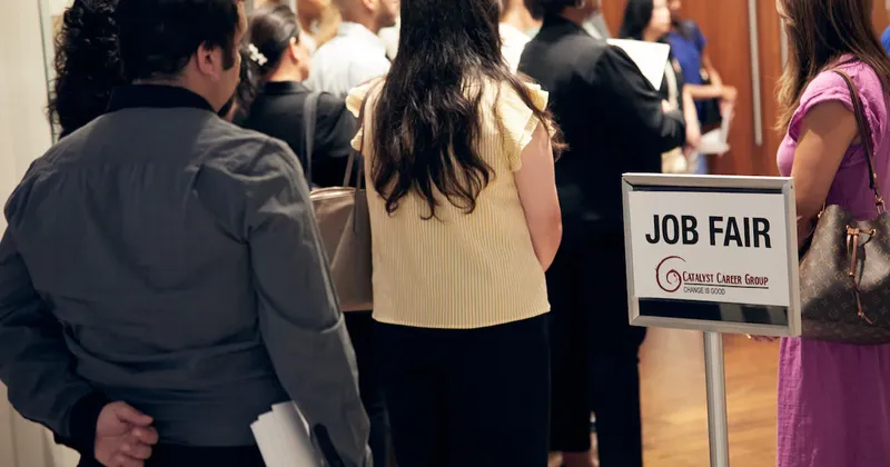 Los recortes de empleo en EE.UU. caen a su nivel más bajo en cuatro años