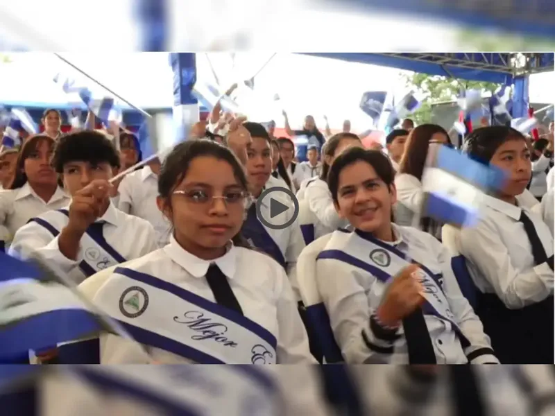 (Video) La "llama de la unidad" cruza la frontera entre Nicaragua y Honduras