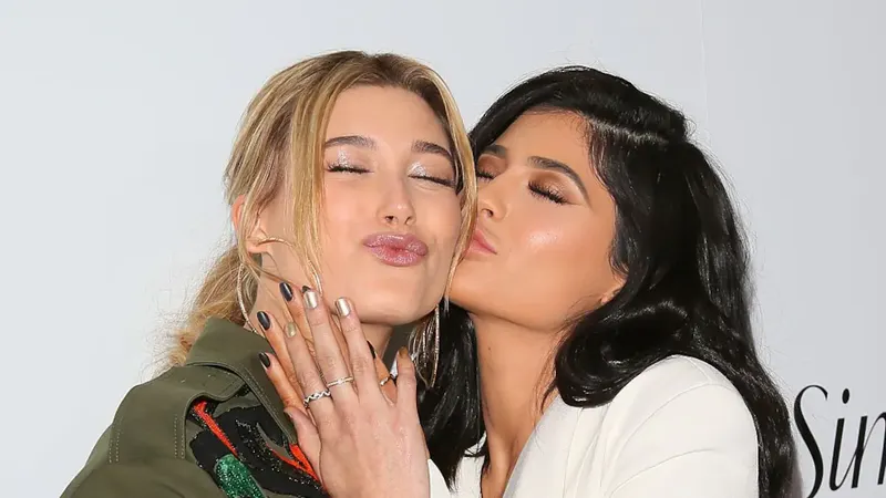 La atrevida foto de Hailey Bieber en el cumpleaños de Kylie Jenner que ya esta dando de qué hablar