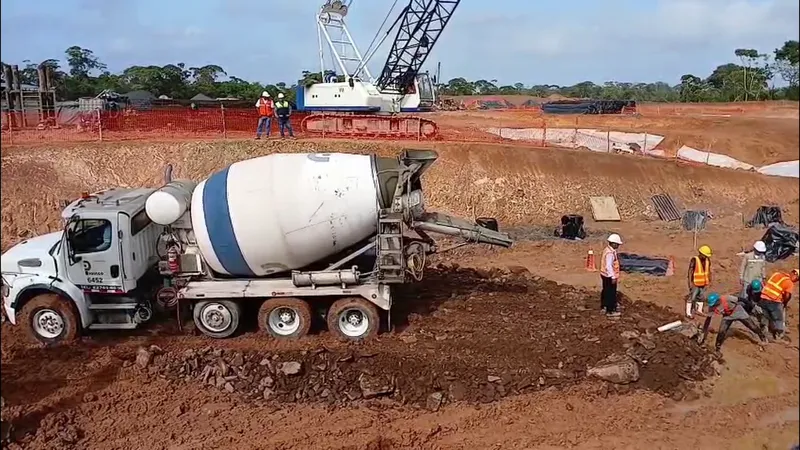 Inician bases de la construcción de las gradas en el estadio de Bluefields