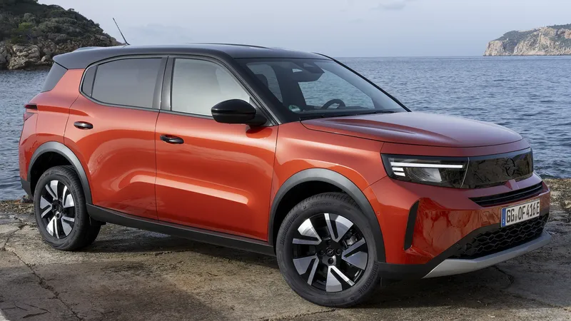 El Opel Frontera apuesta por una idea sencilla: tener autonomía suficiente sin pagar por kilómetros que quizá no necesitas
