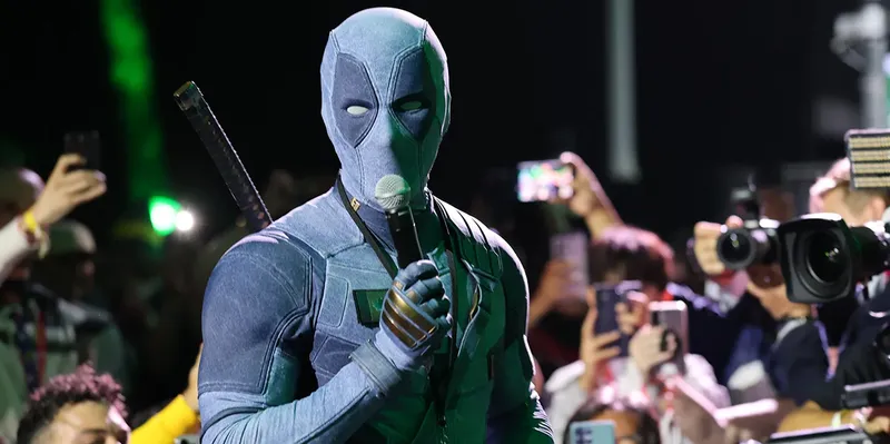 Ryan Reynolds enciende la emoción de los fans con una aparición sorpresa en la...