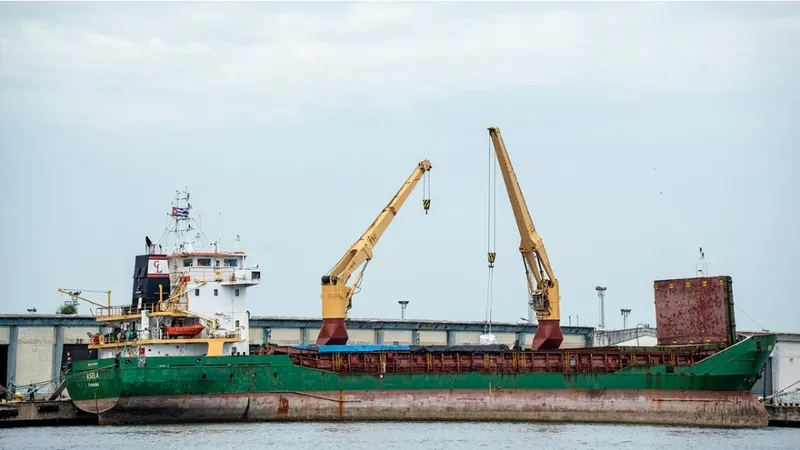 Cuba denuncia bloqueo de 7.000 contenedores con alimentos y medicamentos en puertos del Caribe