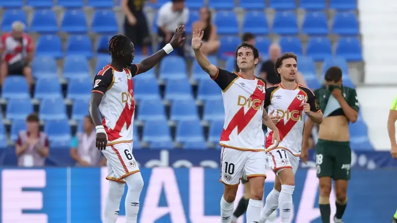3-2: Camello regala al Rayo un triunfo balsámico ante el Racing