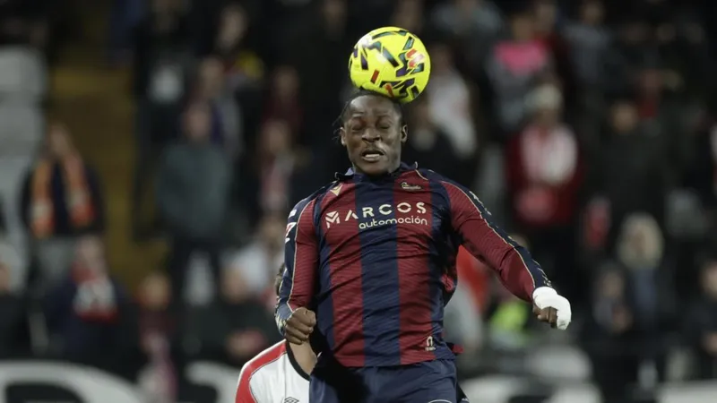 Etta Eyong rechaza una oferta del CSKA de Moscú y aún sueña con el Barça