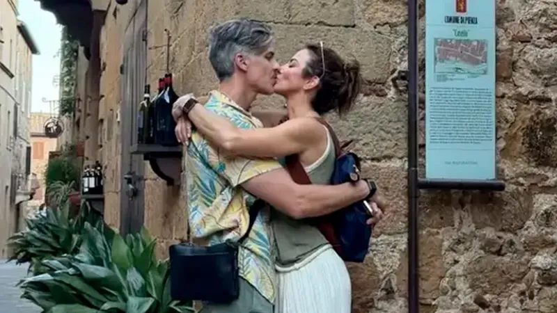 Silvia Navarro celebra sus 48 años con la dedicatoria más romántica de su novio Fabricio Mercado