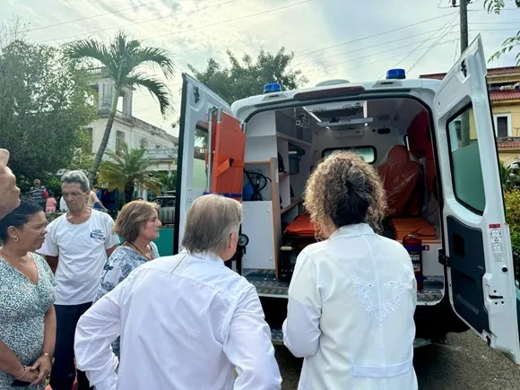 Entrega Rusia ambulancias donadas por el gobierno de San Petersburgo