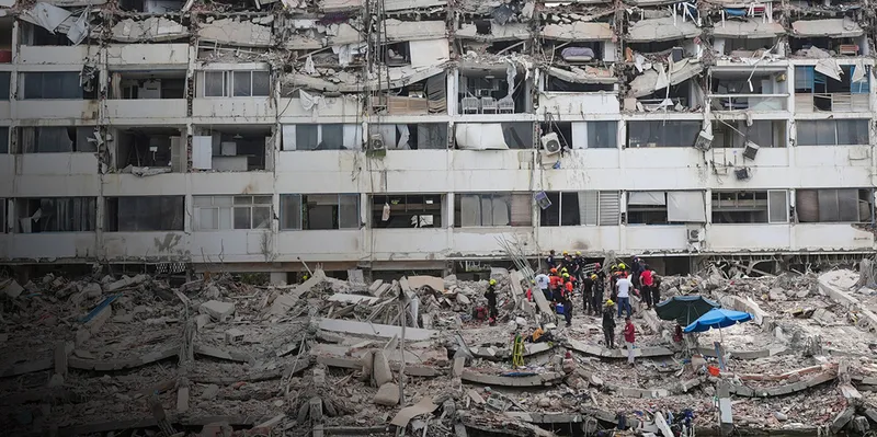 Aumenta a más de 1.700 el número de víctimas tras el doble terremoto en...