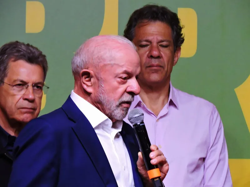 Lula desafía a Bolsonaro sobre su postura en la jornada laboral reducida