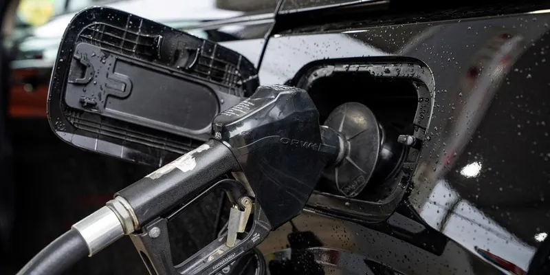 Gasolina en EU suma cuatro semanas consecutivas a la baja; está a 18.87 pesos por litro