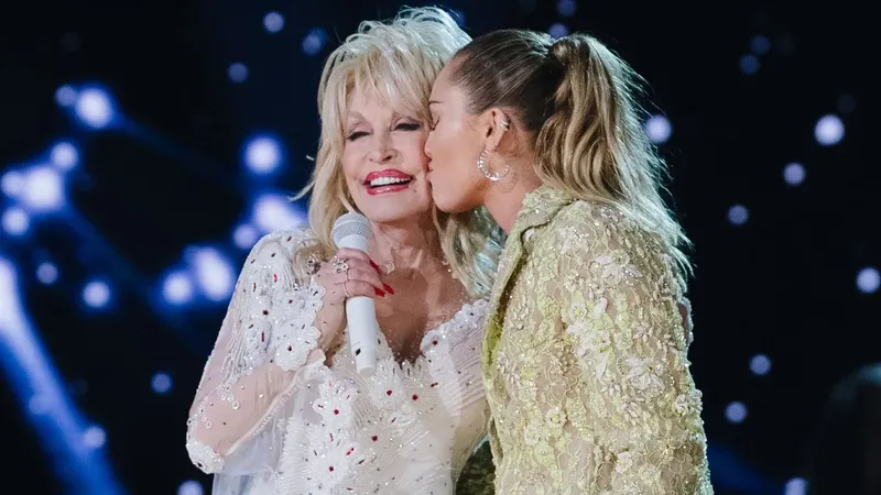 Miley Cyrus rompe el silencio tras la muerte de su madrina Dolly Parton: 'Tengo un ángel a mi lado'
