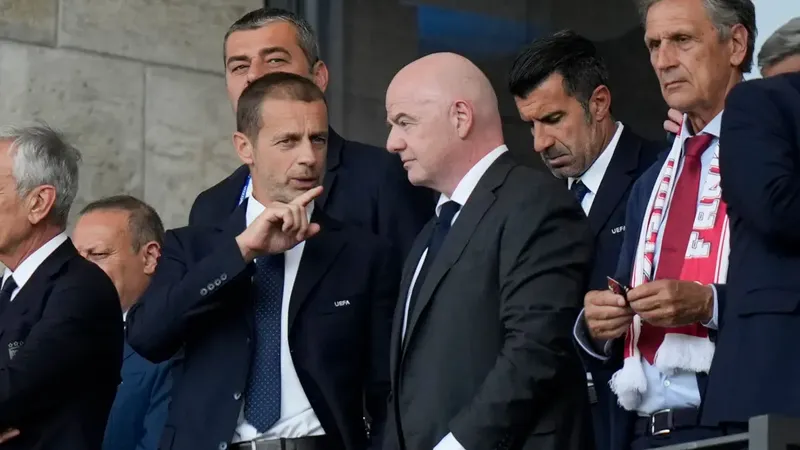La UEFA amenaza a Infantino con acciones legales
