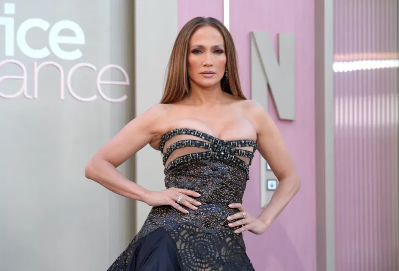 Jennifer Lopez deslumbró en su paso por el Vogue World 2026