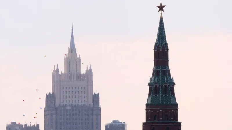 Los ataques contra la planta nuclear de Zaporozhie muestran la desesperación de Kiev, indica la Cancillería rusa