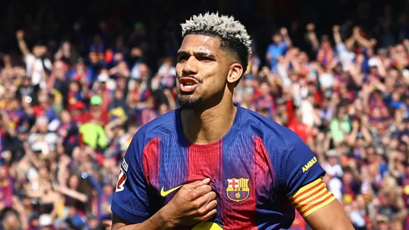 Ronald Araujo, cedido al Liverpool con opción de compra