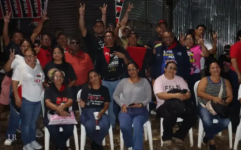 ¡Bonanza se viste de rojinegro! Familias celebran con fervor la Vigilia Revolucionaria en vísperas del 47 aniversario