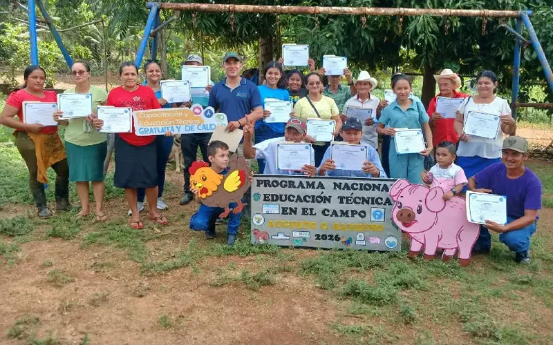 INATEC certifica a productores de El Porvenir en manejo de aves y cerdos