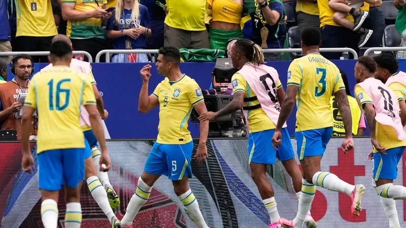 El gol de Casemiro que da aire a Brasil