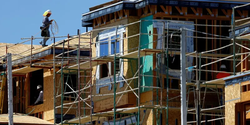 Confianza de constructores viviendas en EU se desploma a su nivel más bajo en 14 años