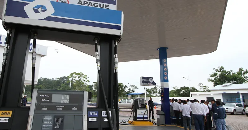En cuánto bajará la gasolina y el diésel en Ecuador tras cambio para calcular el precio