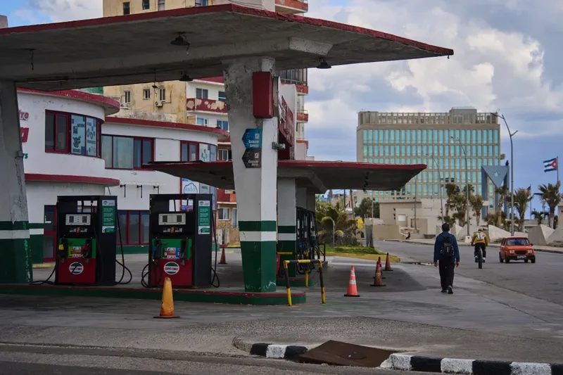México busca retomar envíos comerciales de combustible a Cuba (+ Video)