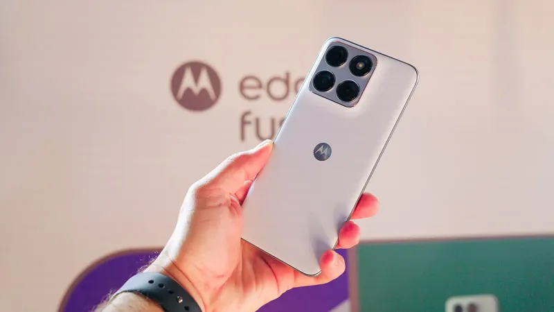 Llevo semanas con el Motorola Edge 70 Fusion y es uno de esos móviles que se sale de la norma