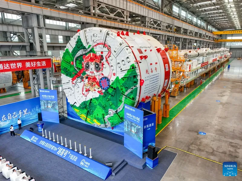 Tuneladora de diámetro ultragrande de fabricación propia de China sale de la línea de producción en el suroeste de China