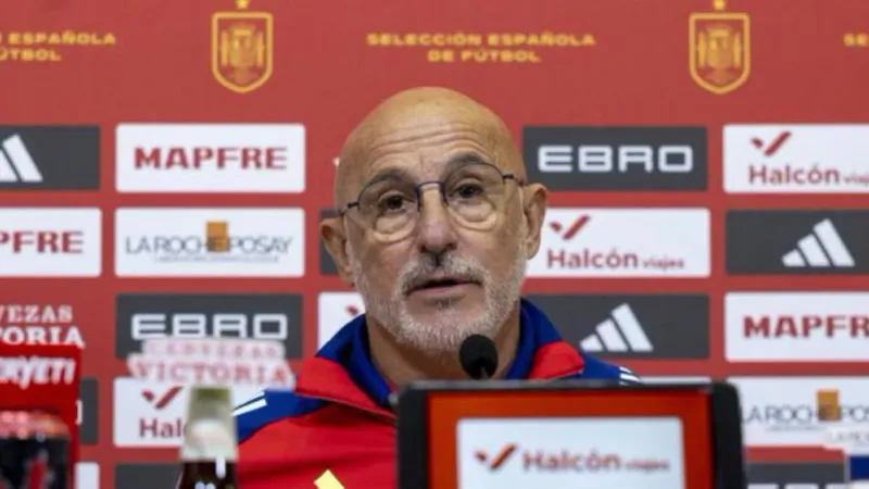 Rueda de prensa de Luis de la Fuente y Fabián Ruiz, en directo