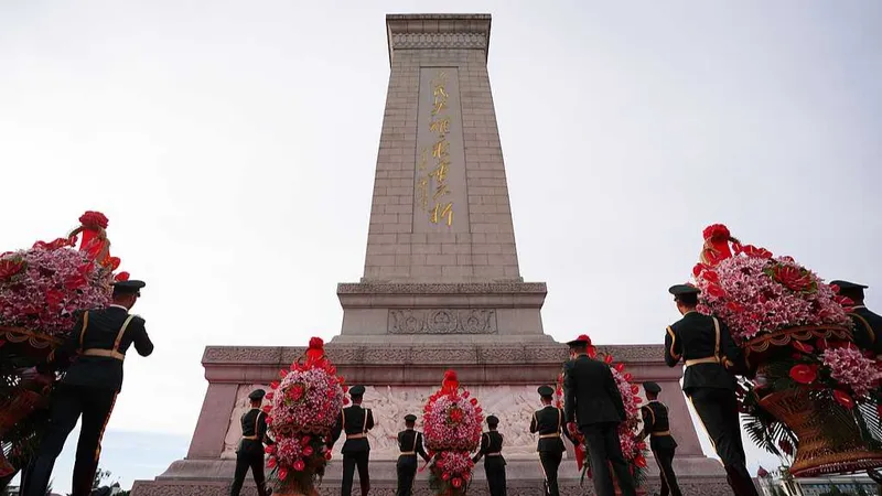 China conmemora el 13º Día de los Mártires en honor a los héroes caídos