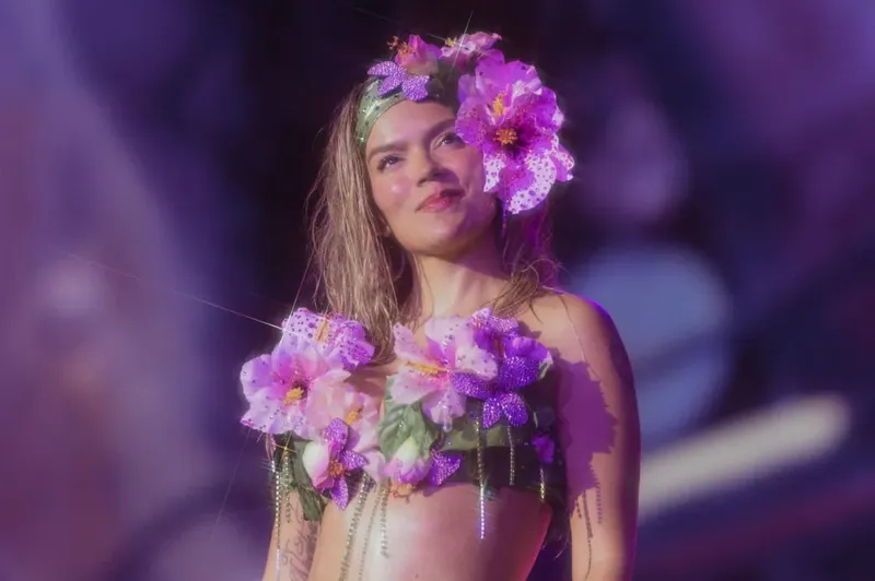 Karol G, Maluma y más se unen por Colombia tras terremoto, y más momentos inspiradores