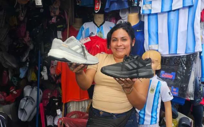 Mercado Mayoreo muy concurrido por quienes buscan el regalo del Día del Padre