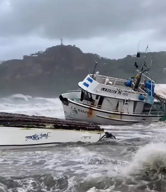Fuertes olas de hasta 4 metros causan daños a embarcaciones en San Juan del Sur
